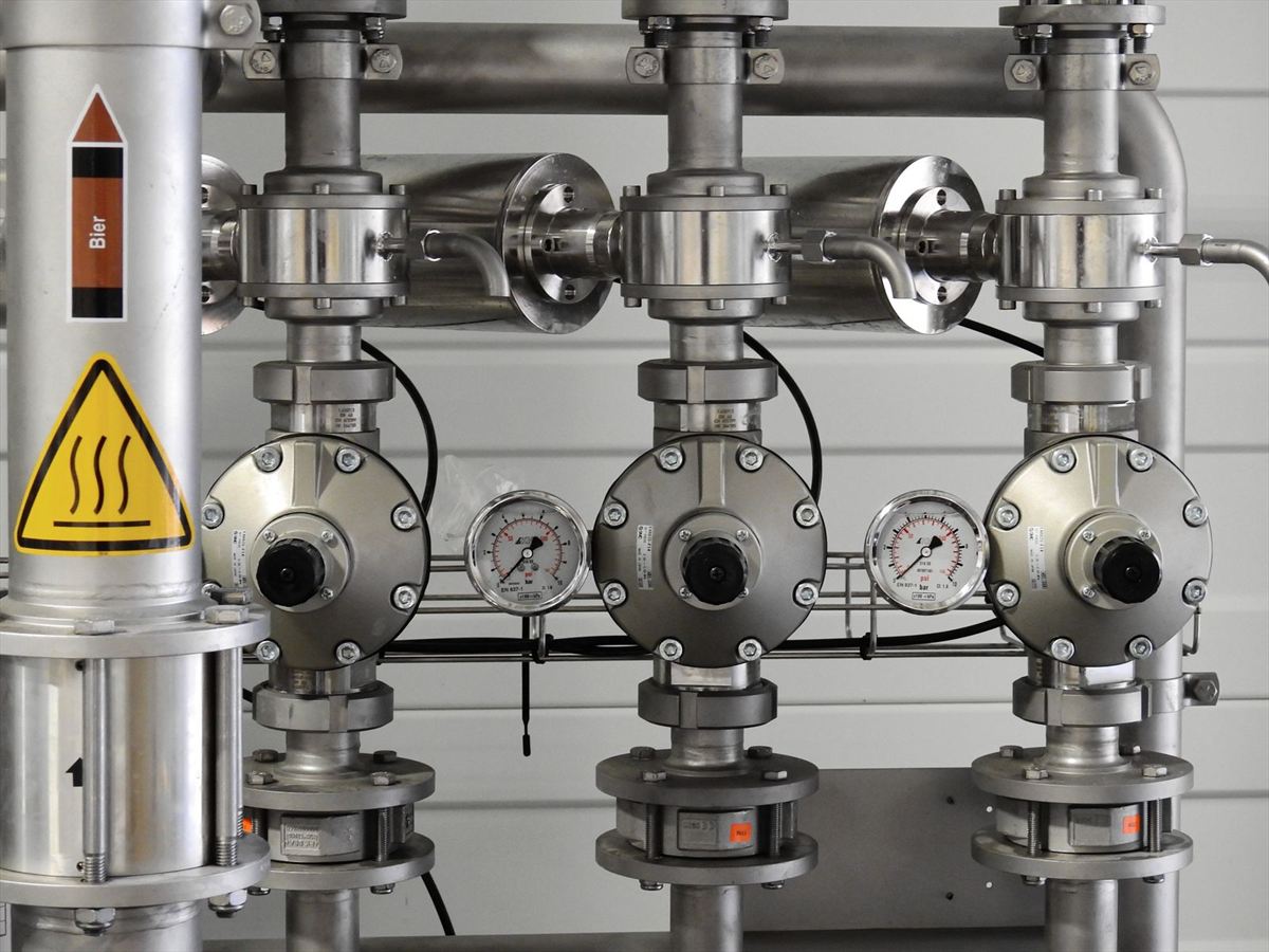Stainless manifold, buffer vessel and pump group in a boiler room