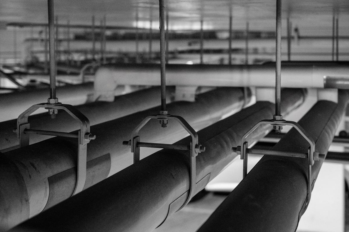 Ceiling mounted pipe hangers and support systems